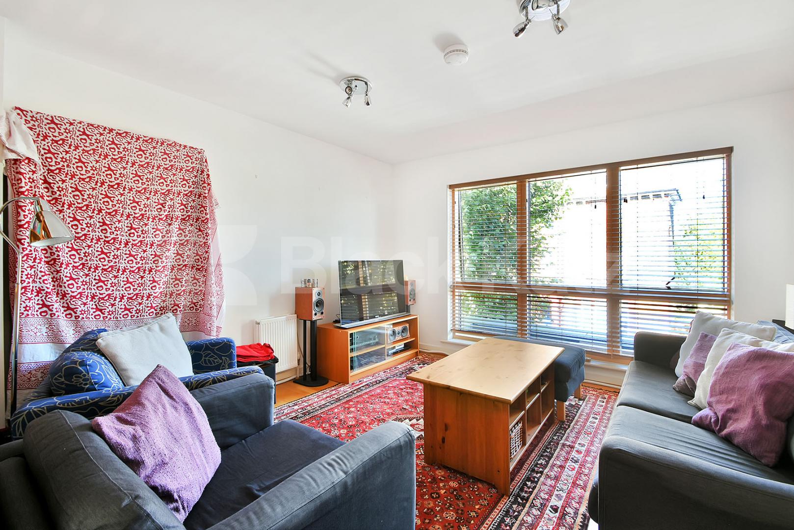 			Stunning Two Bedroom Property With roof Terrace !, 2 Bedroom, 1 bath, 1 reception Flat			 Womersley Road, Crouch End